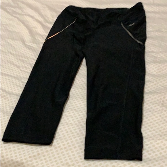 New Balance size small black capri leggings - Picture 2 of 6